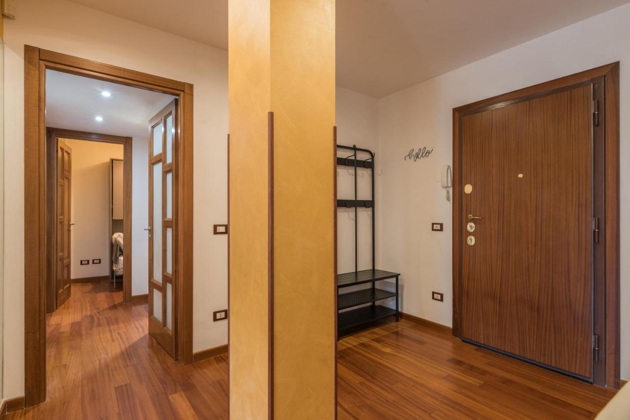 Apartment Bright 2 Bedroom And Balcony Rome