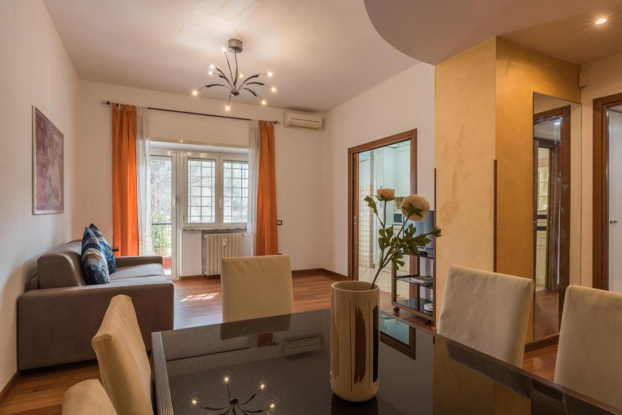 Apartment Bright 2 Bedroom And Balcony