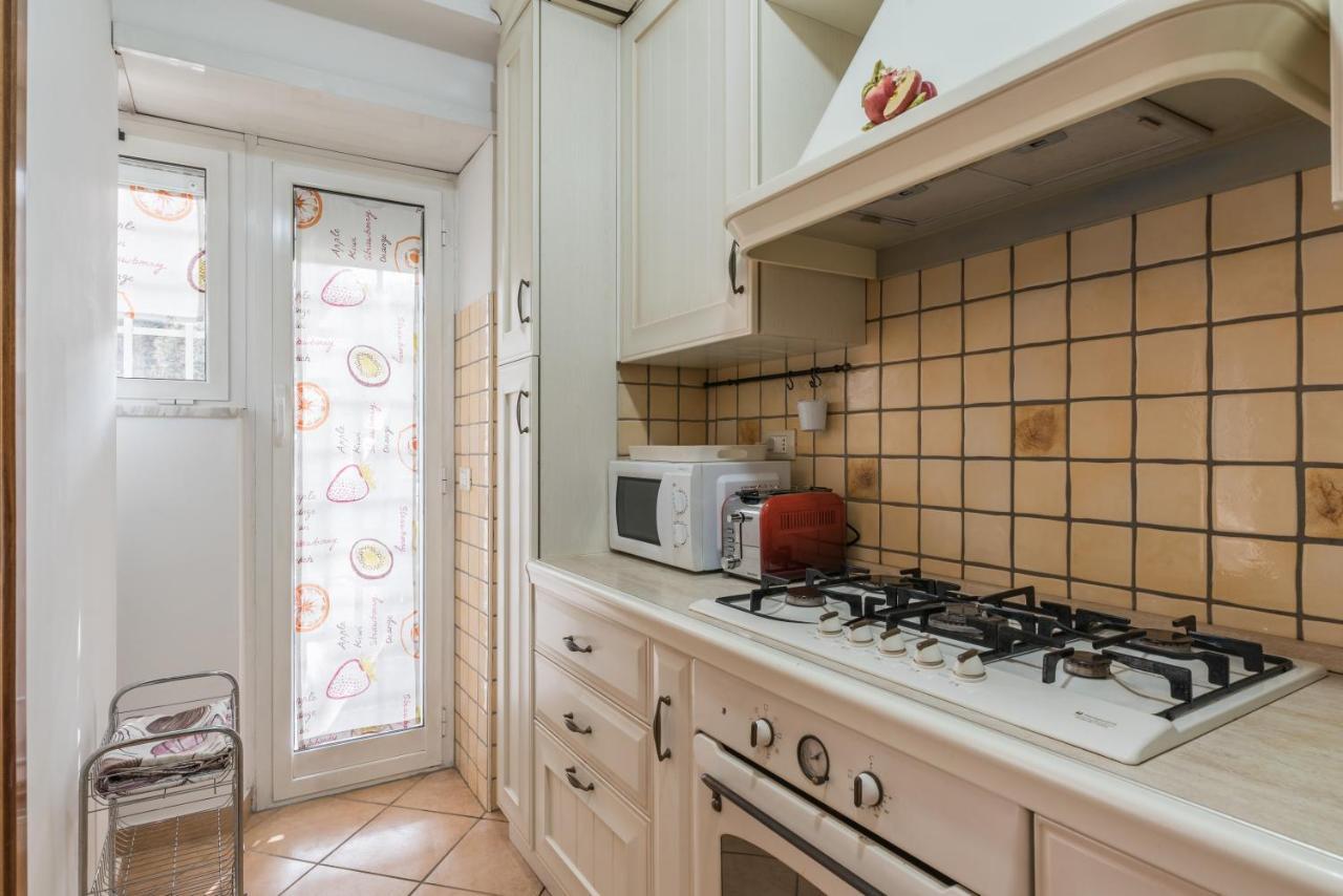 Apartment Bright 2 Bedroom And Balcony