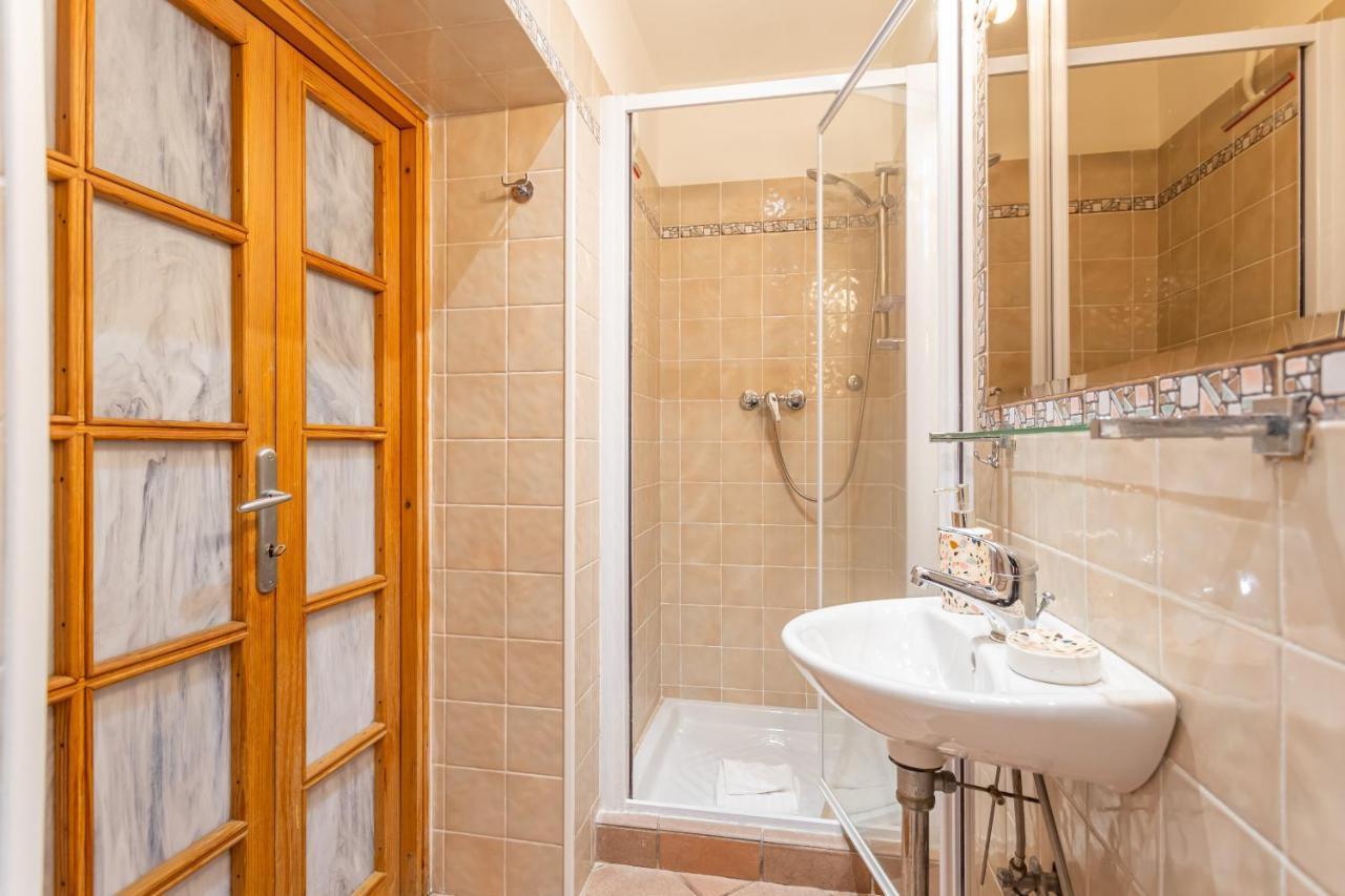 Trastevere Vintage Artistic Loft * Rome