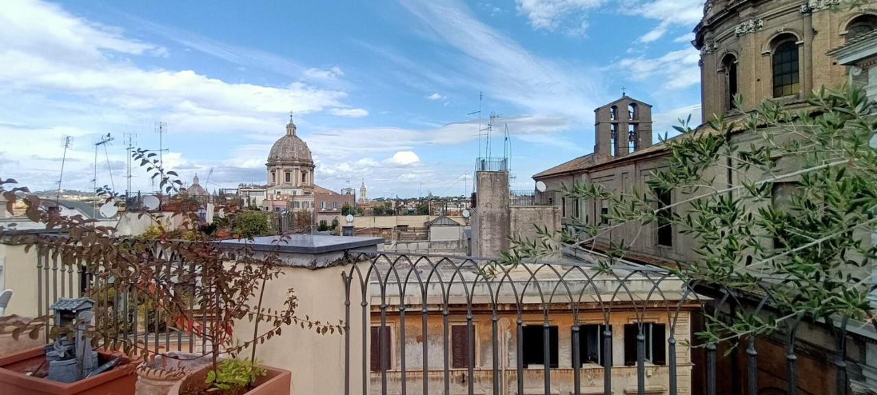 Apartment Terrace On The Monuments Of Rome
