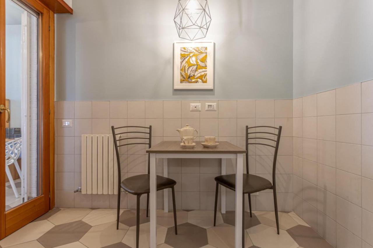 Elfaro Kitty - Stylish Close To S. Peter Rome