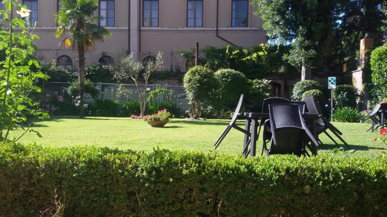 Bed & Breakfast Riari Rome