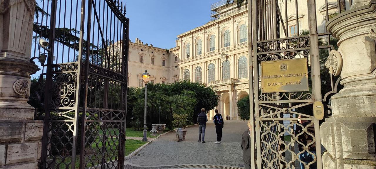 Storico In Zona Barberini Appartamento