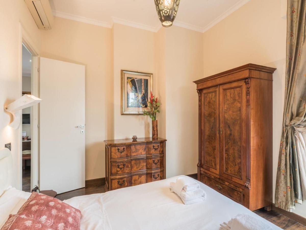 The Rent - Elegant Two-bedroom In Via Aurelia Apartment