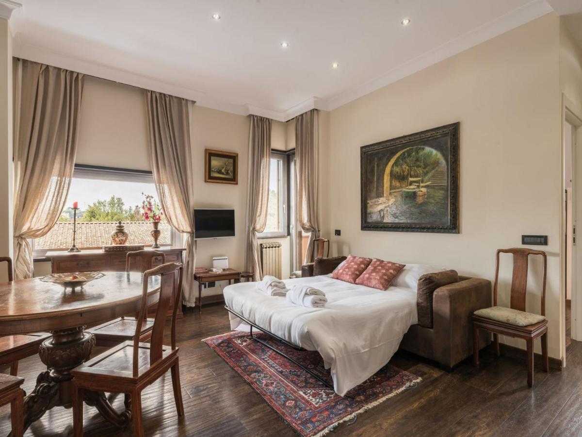 The Rent - Elegant Two-bedroom In Via Aurelia Apartment