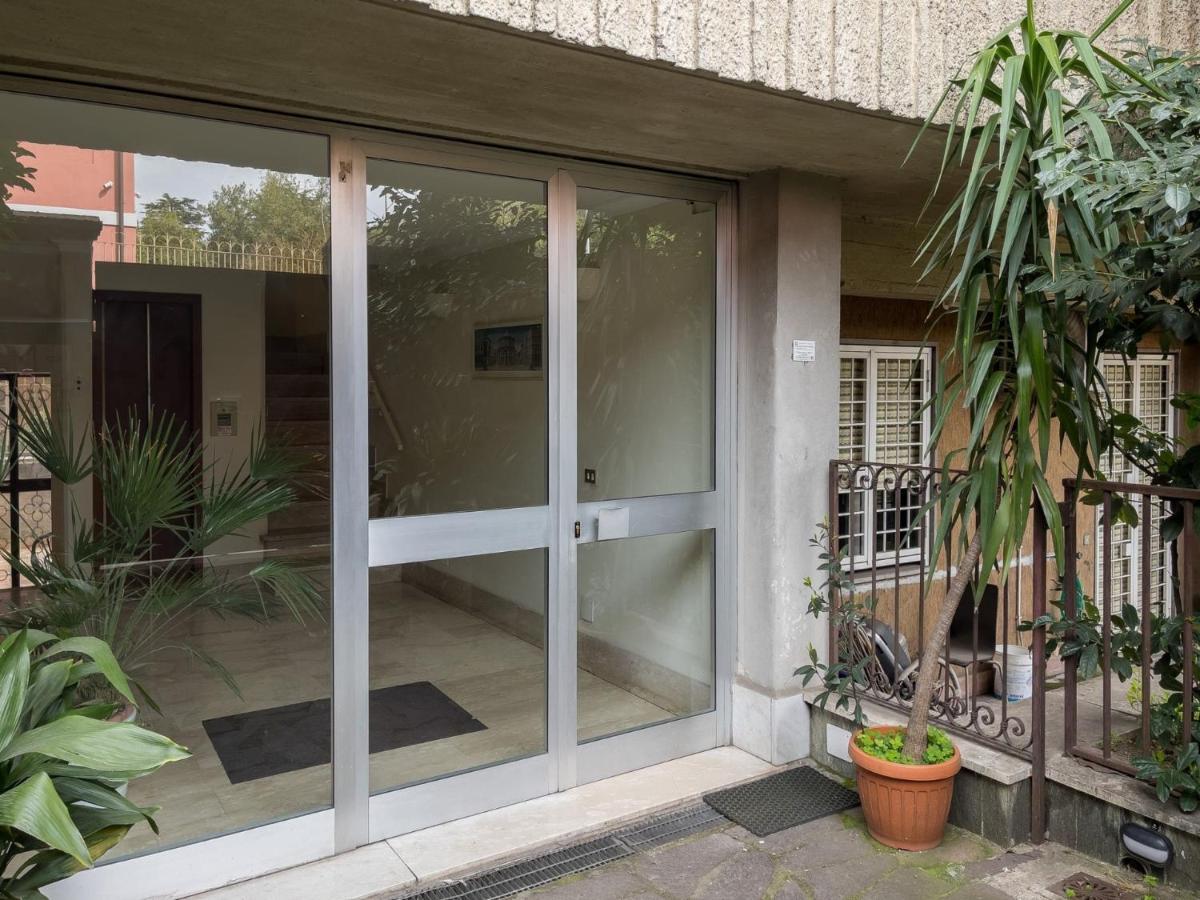 The Rent - Elegant Two-bedroom In Via Aurelia Apartment