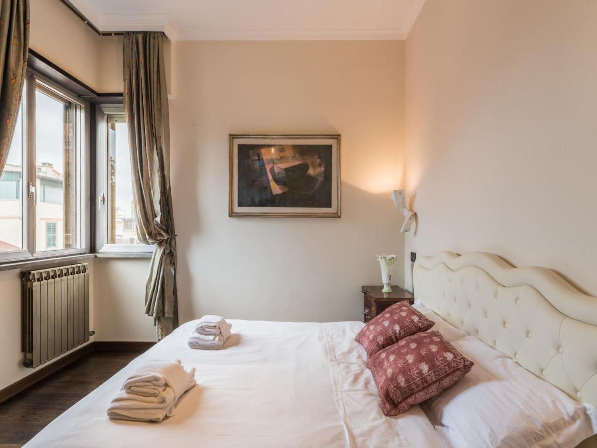 The Rent - Elegant Two-bedroom In Via Aurelia Apartment