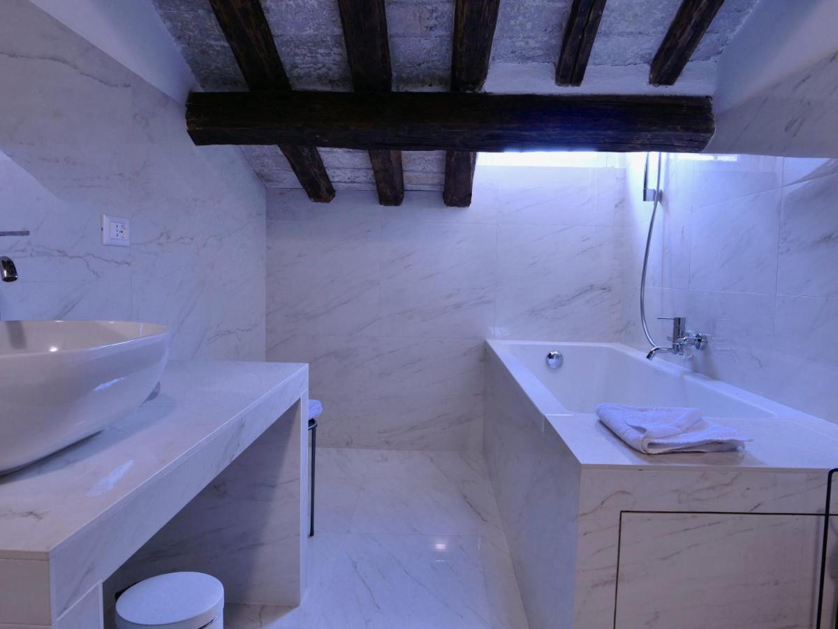 Helmirage Trevi Guest house
