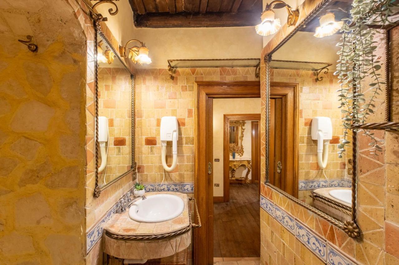 Iflat Golden Gem In Trevi Roma
