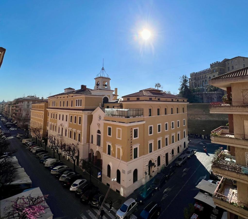 Homestay In St Peter Square , Vatican City, Vatican Museums *