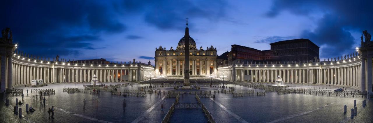 Homestay In St Peter Square , Vatican City, Vatican Museums *