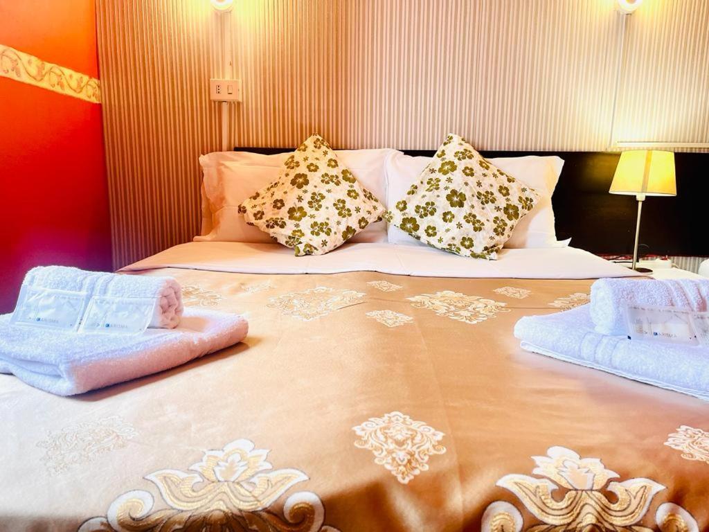 Hill Town Guest house *