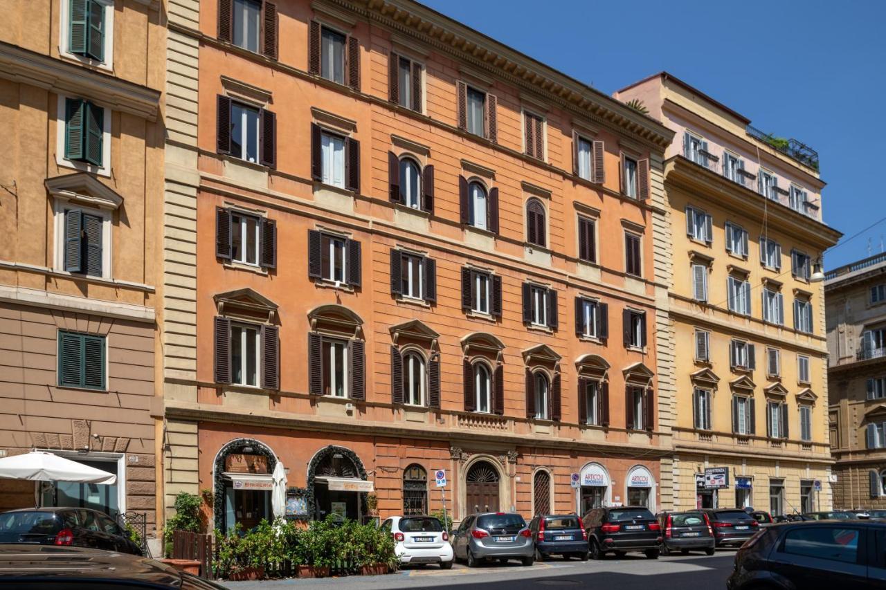Porta Castello Roma