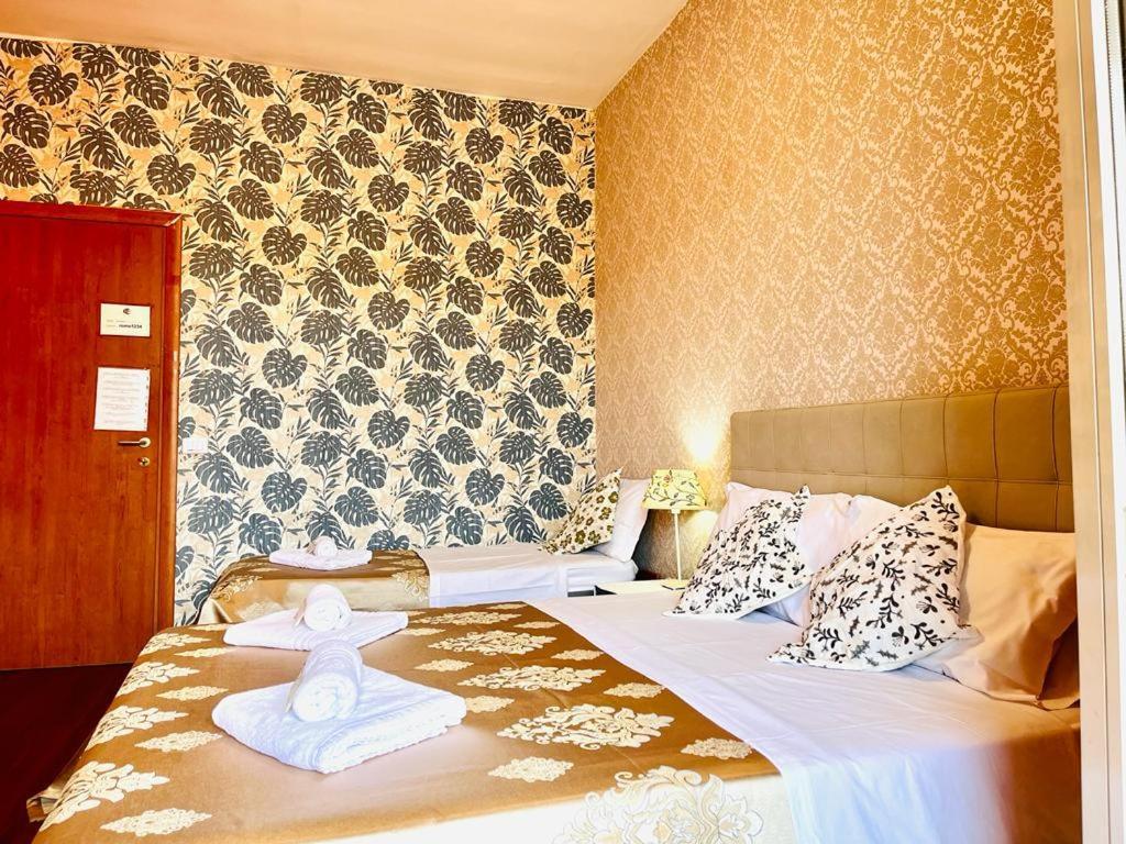 Hill Town Guest house *