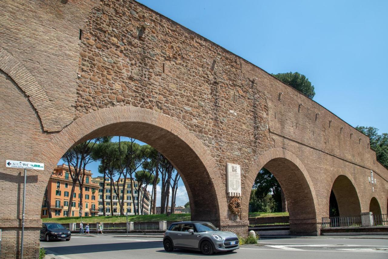 Porta Castello * Rome