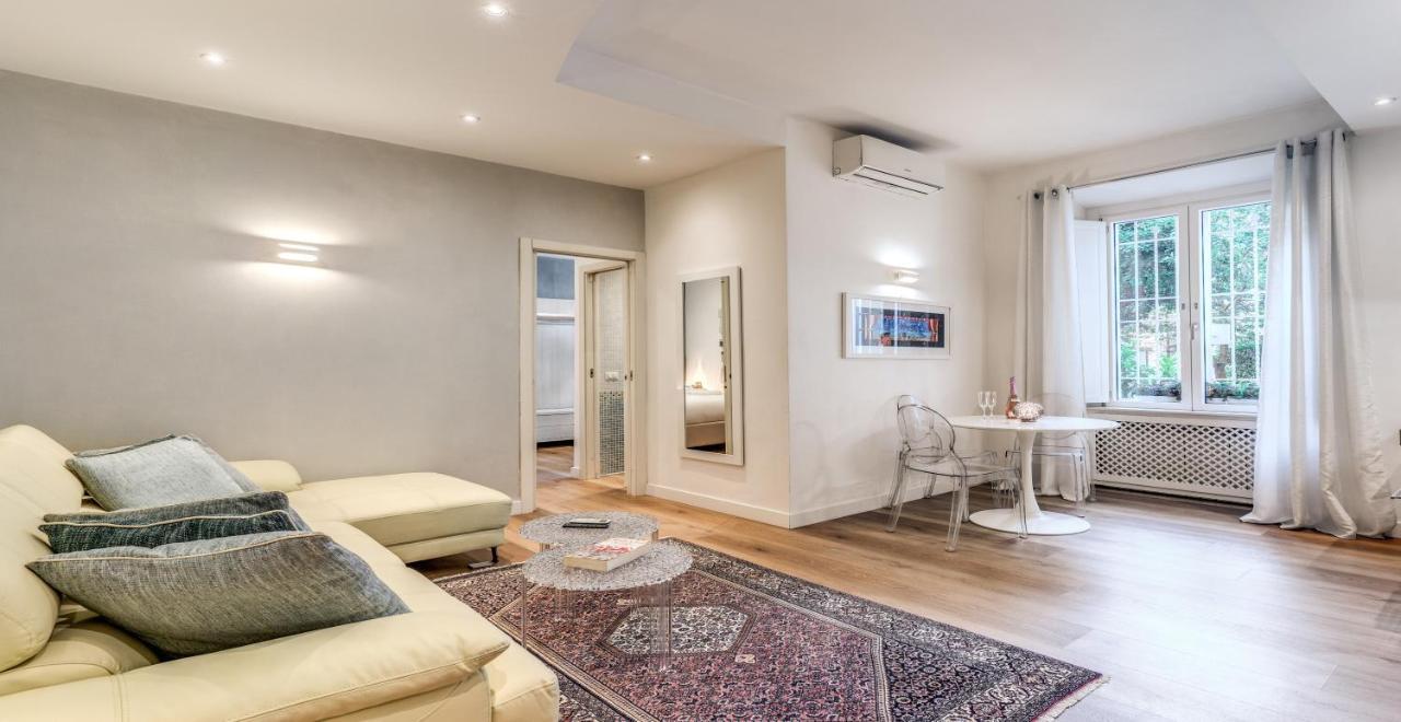 Deluxe One Bedroom Apartment, Perfect Location, Air Cond *