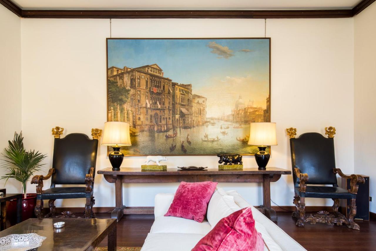 Palazzo Berardi: Renaissance Downtown Luxury * Rome