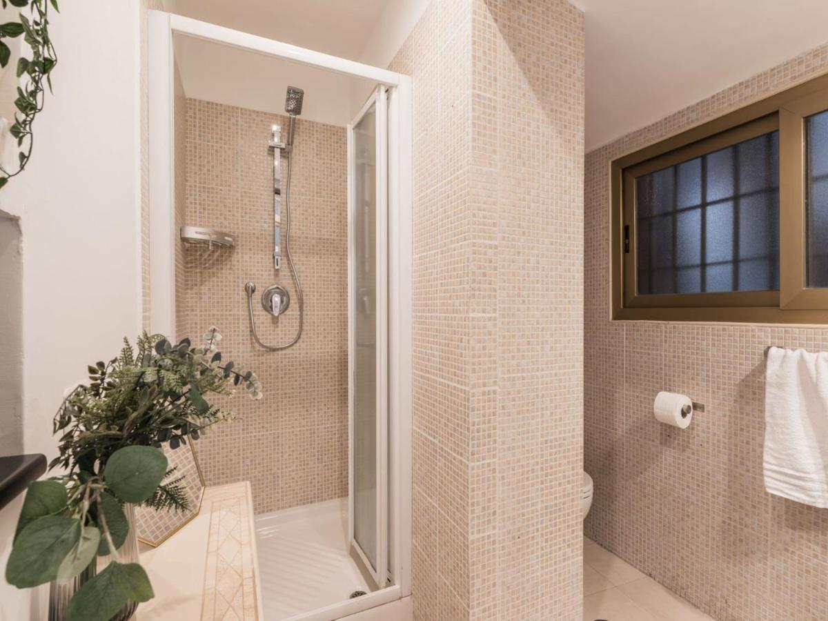 The Rent - Two-bedroom In Colosseum Area Apartment