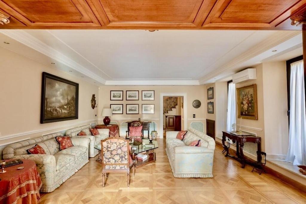 Apartment Luxury Via Giulia With Private Garden Rome