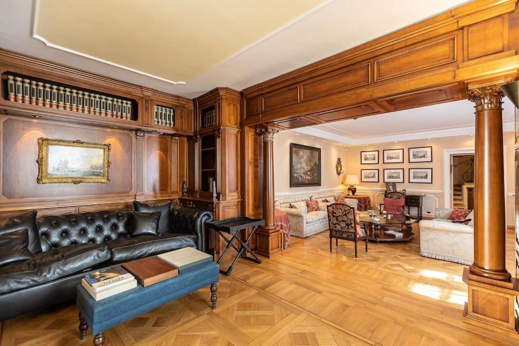 Luxury Via Giulia With Private Garden Apartment *