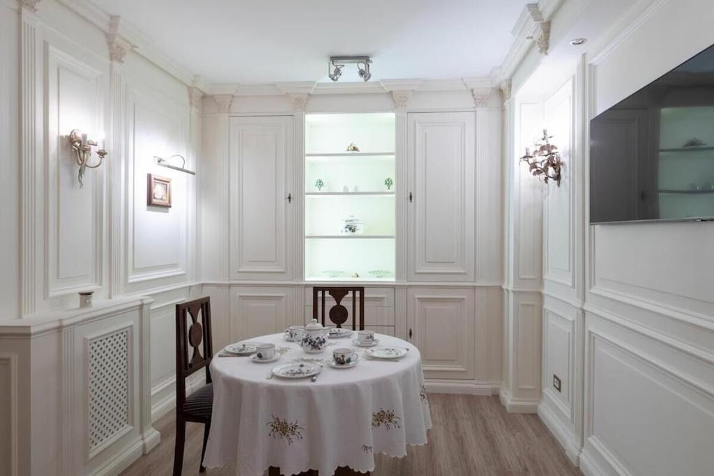 Luxury Via Giulia With Private Garden Apartment