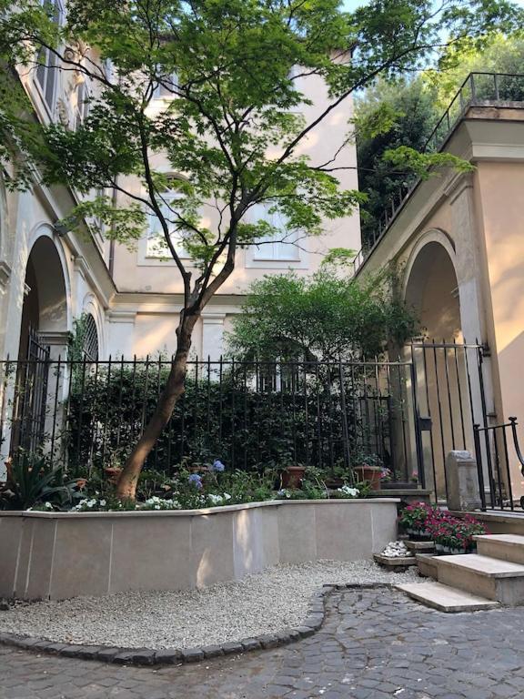 Apartment Luxury Via Giulia With Private Garden