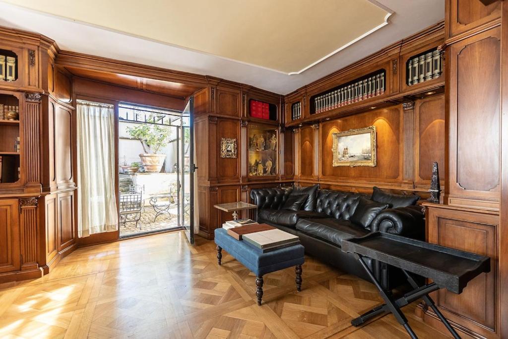Apartment Luxury Via Giulia With Private Garden