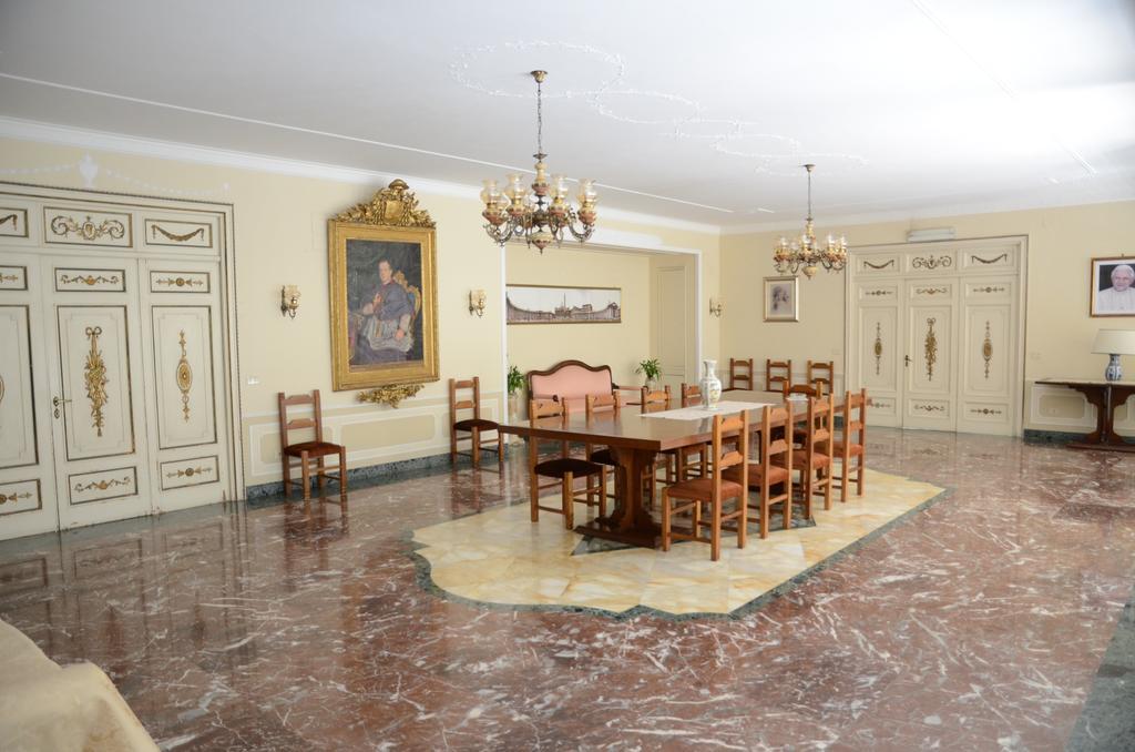 Bed & Breakfast Casa Per Ferie Cardinal G. Guarino *