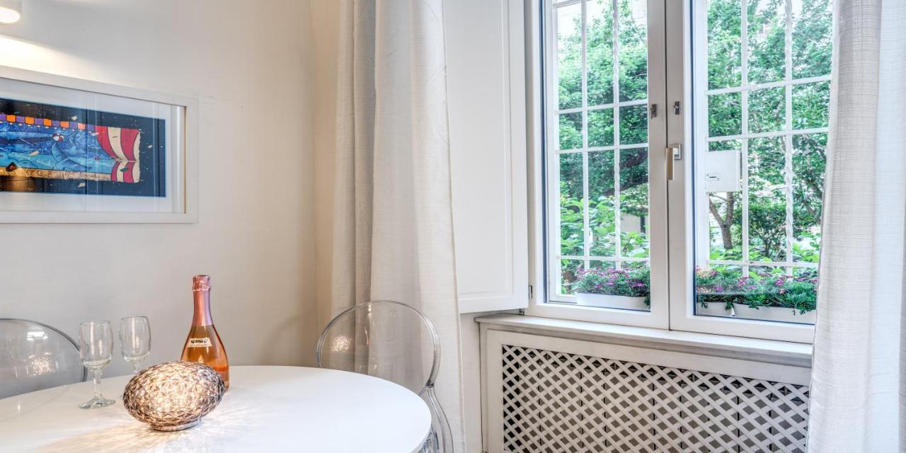 Deluxe One Bedroom Apartment, Perfect Location, Air Cond