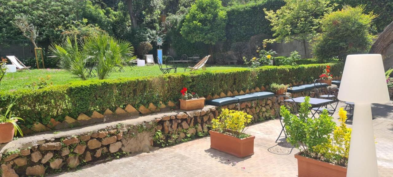 Riari Bed & Breakfast 5*