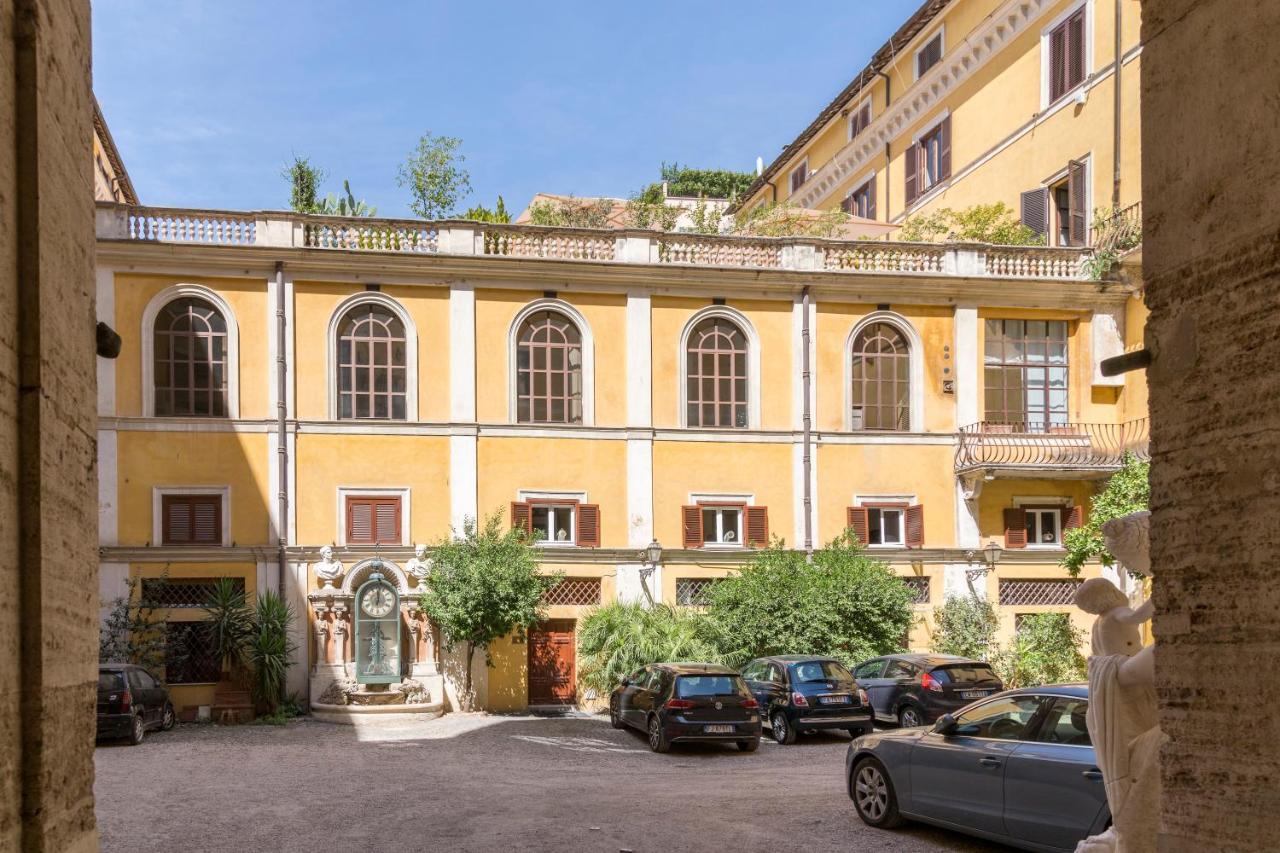 Palazzo Berardi: Renaissance Downtown Luxury * Rome
