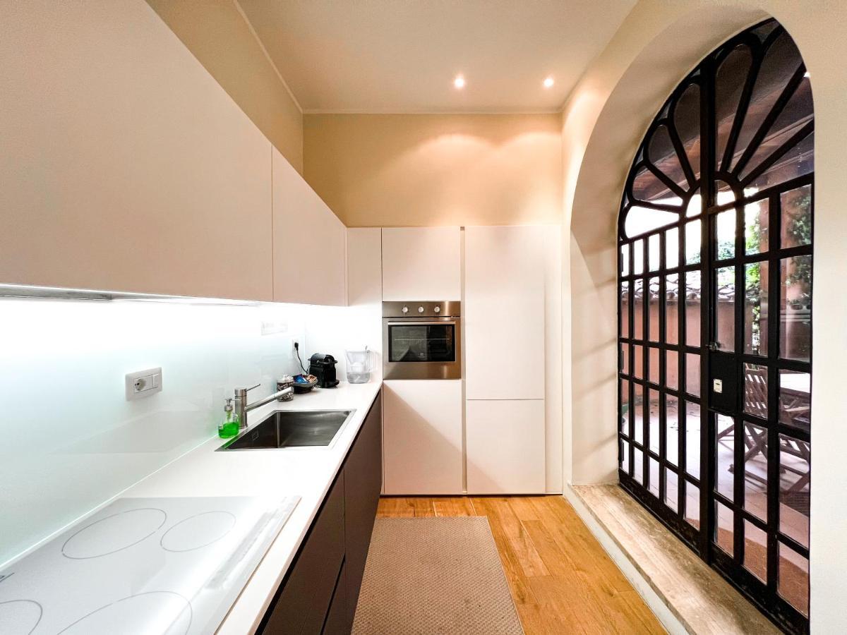 Apartment Luxury House & Secret Garden - Strategic Location, 100m To Metro B *