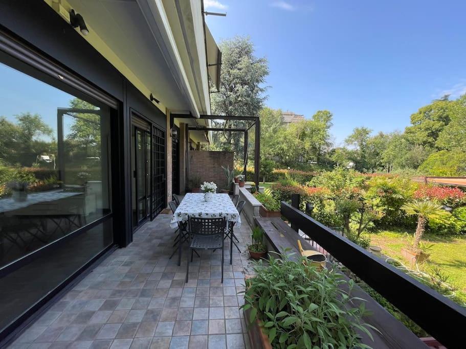Villa La Dolce - A Tropical Garden In Rome