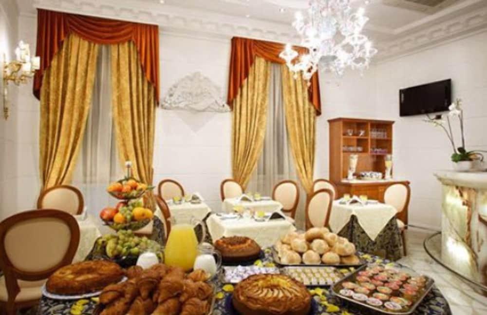 Opera Guest house 3*