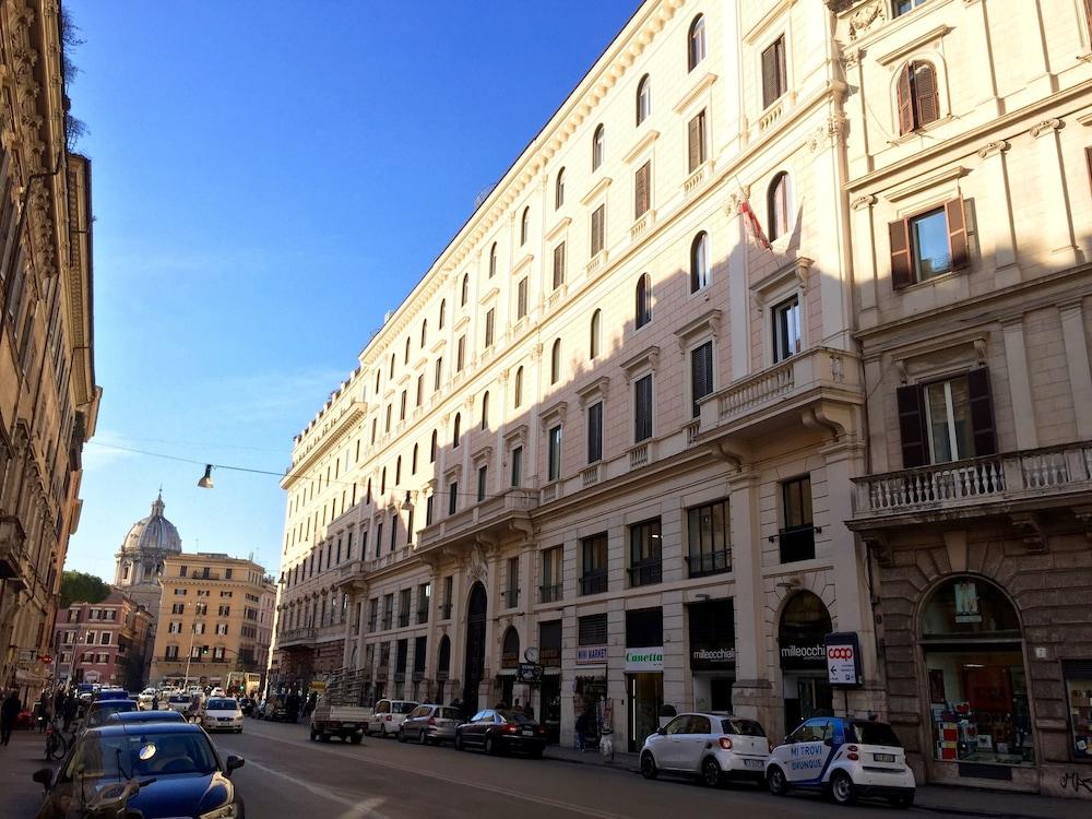 Hotel Pantheon Rome