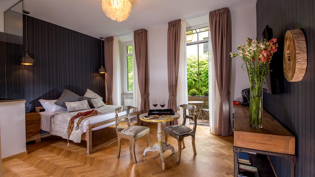 Qt Guest house