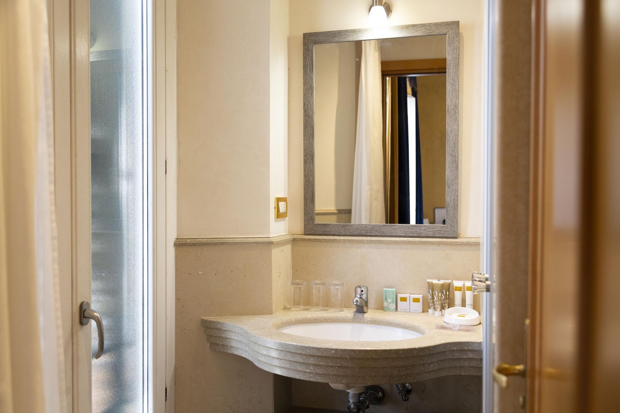 Ih Piazza Di Spagna View - Luxury 3*