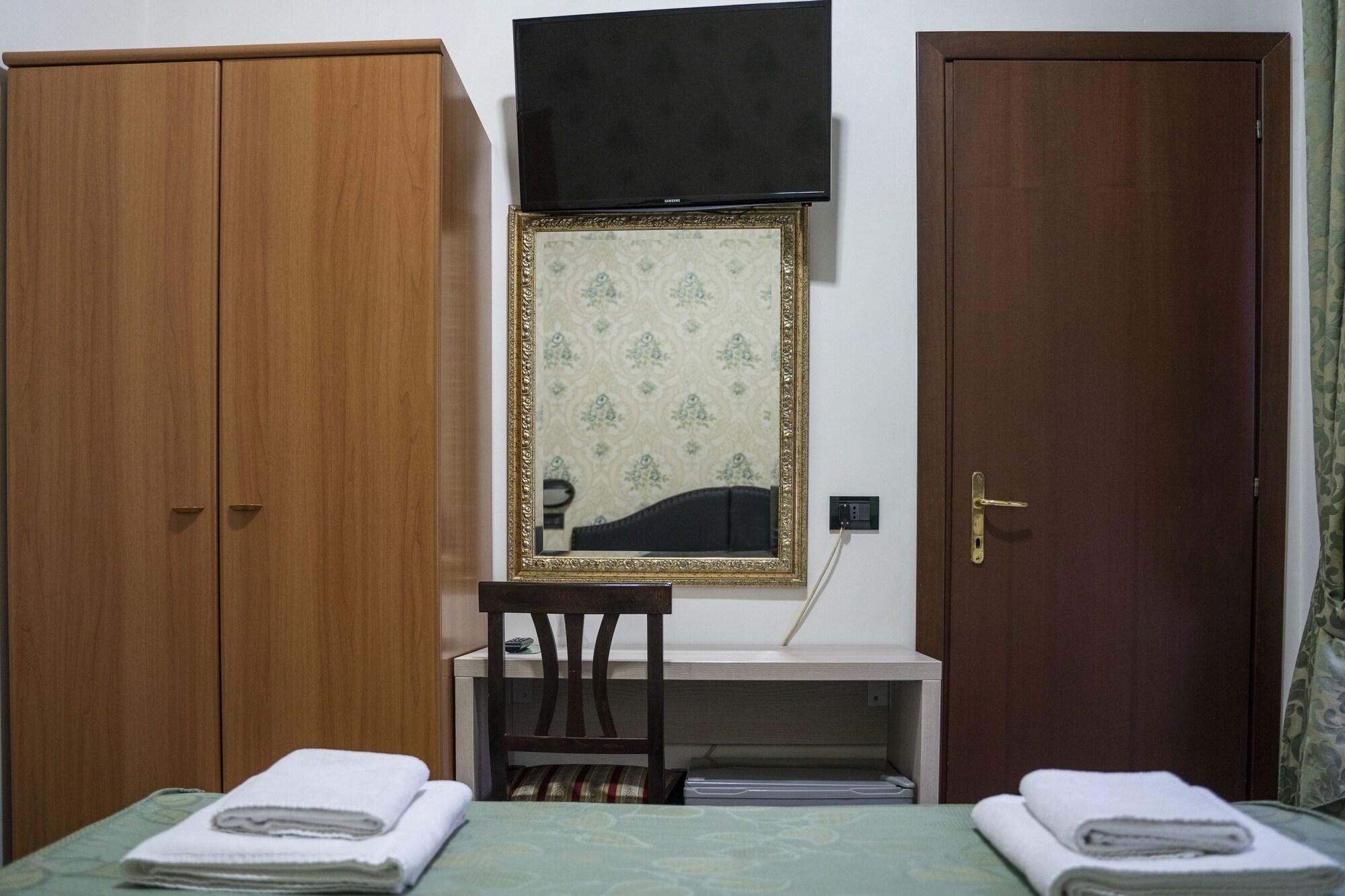 Hotel Ferrarese Rome