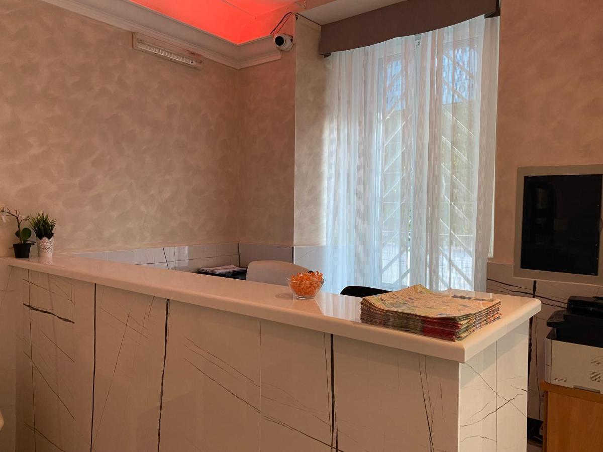 Alex Square Hotel 3*