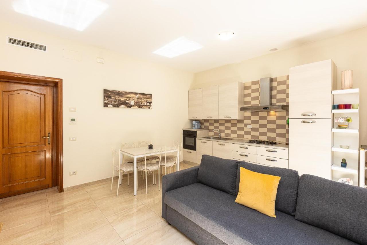 Vatican Museum By In Apartment