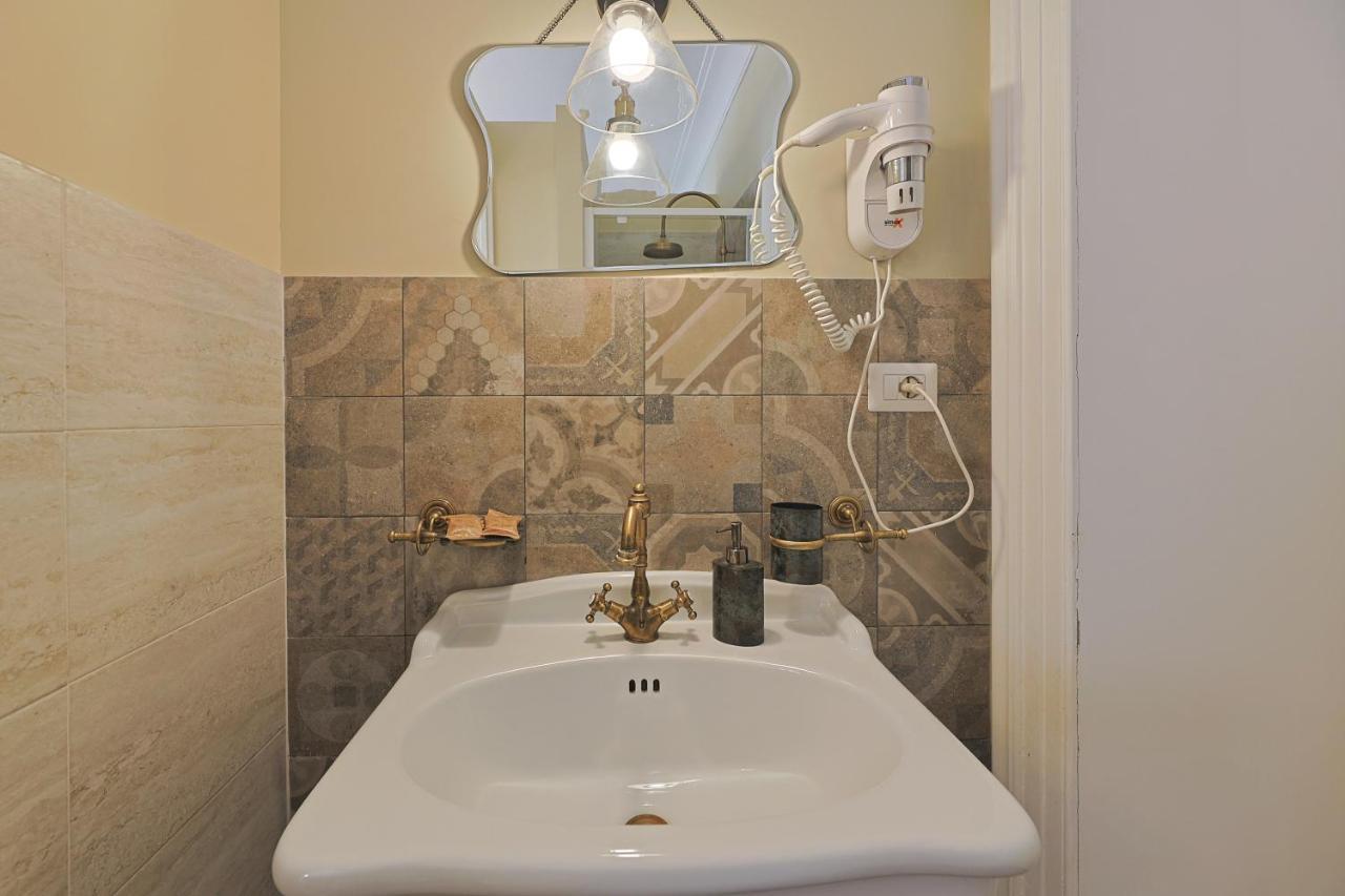 Art House Suites56 Via Del Babuino 56 Roma