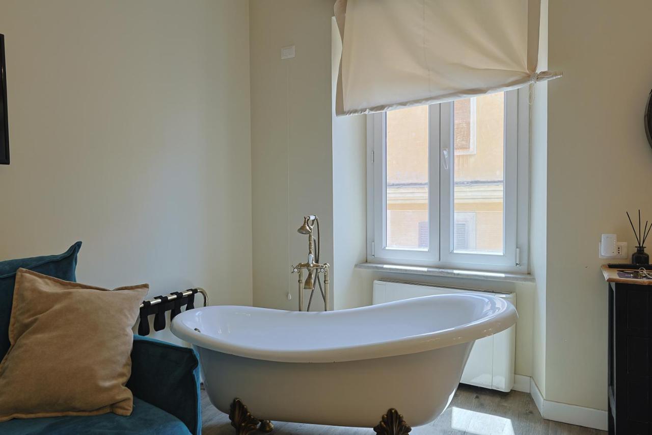 Art House Suites56 Via Del Babuino 56 *