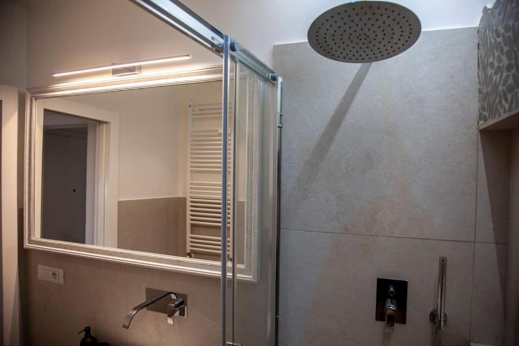 Modern And Stylish Flat Next To Metro Apartment Rome