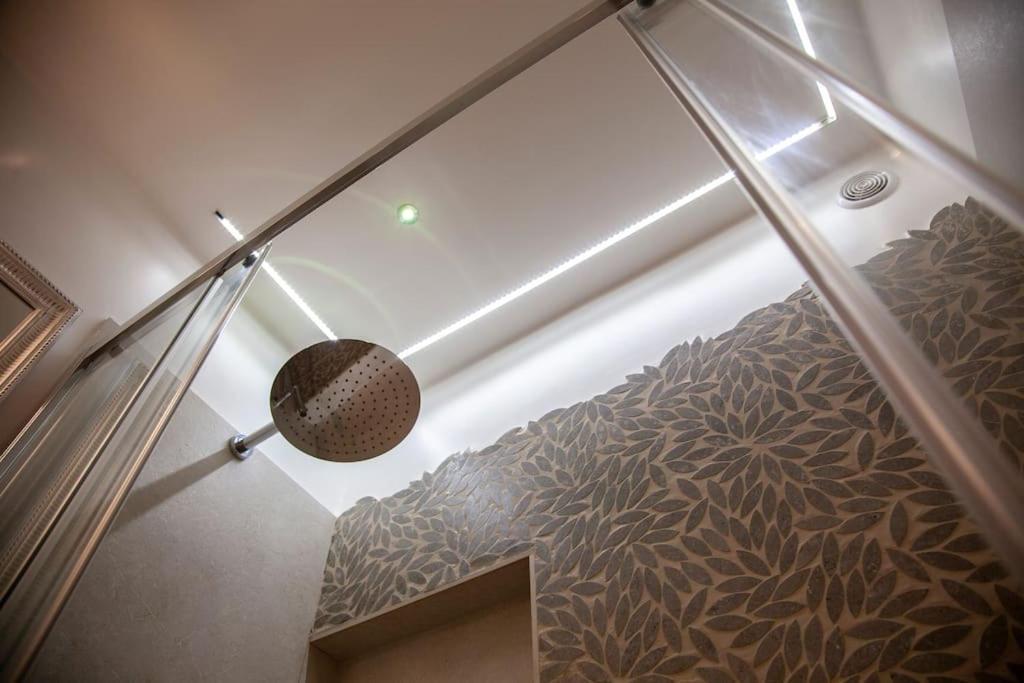 Modern And Stylish Flat Next To Metro Apartment *