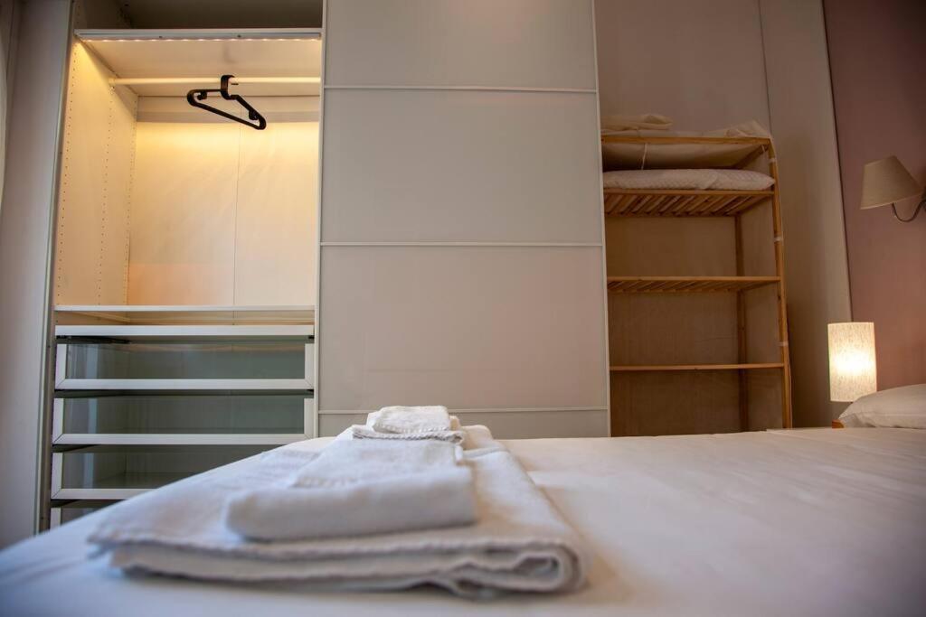 Modern And Stylish Flat Next To Metro Apartment *