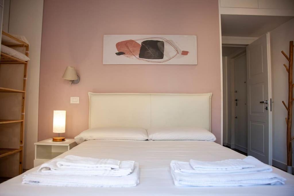 Modern And Stylish Flat Next To Metro Apartment Rome
