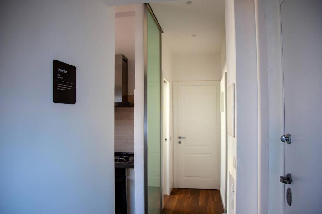 Modern And Stylish Flat Next To Metro Apartment Rome