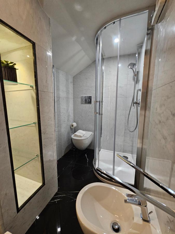 The One Frattina Apartment *