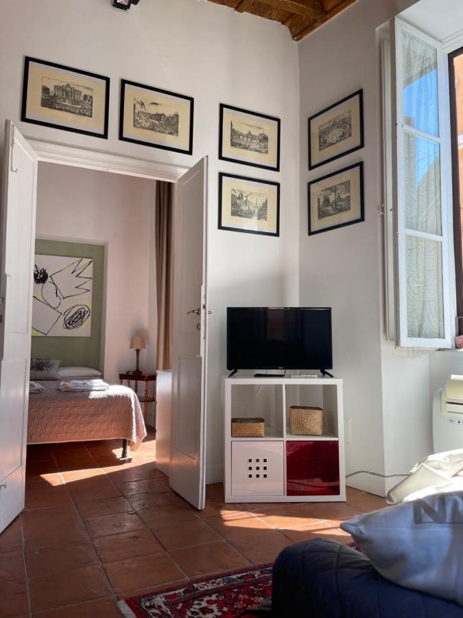 Luminoso In Centro Storico Apartment
